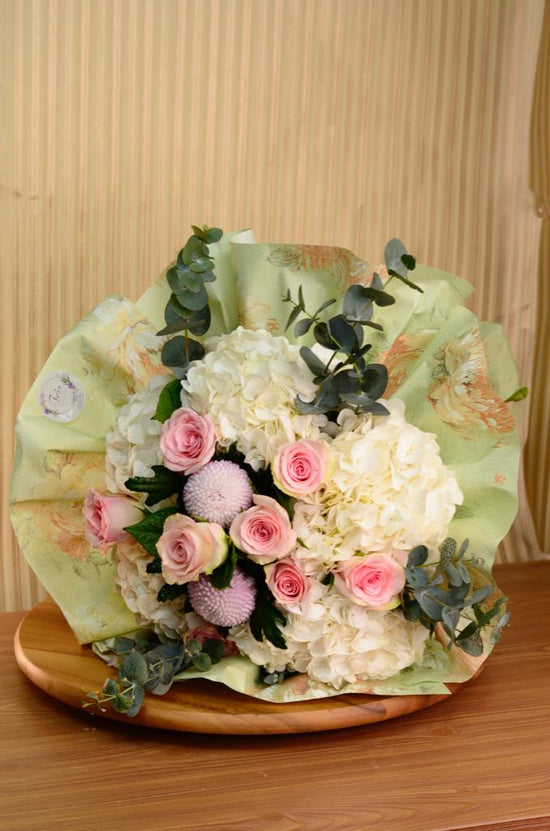 White and pink luxury bouquet